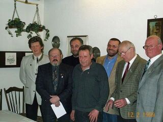 (von links): 1. Vorsitzender Thomas Zimmermann, Roland Steuerwald (BLSV 20 Jahre), Schatzmeister Dieter-Karl Schenk (Verdienstnadel in Silber), Peter Endreß, Edgar Vollert (beide erhielten die Verdienstnadel in Gold), Günter Mangold (25 Jahre RV92) und Ehrenvorsitzender Philipp Zimmermann.